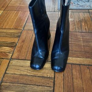 Elegant Black Leather Women's Boots